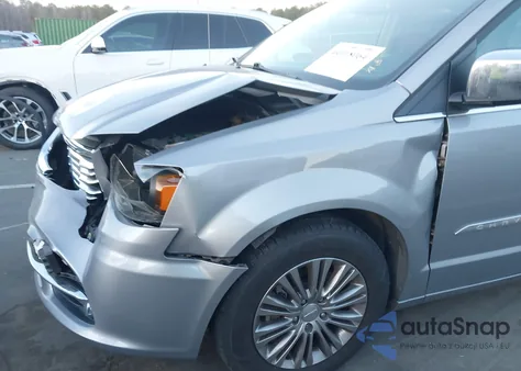 2013 Chrysler Town & Country Touring-L z USA, uszkodzony, nr VIN 2C4RC1CG9DR755317